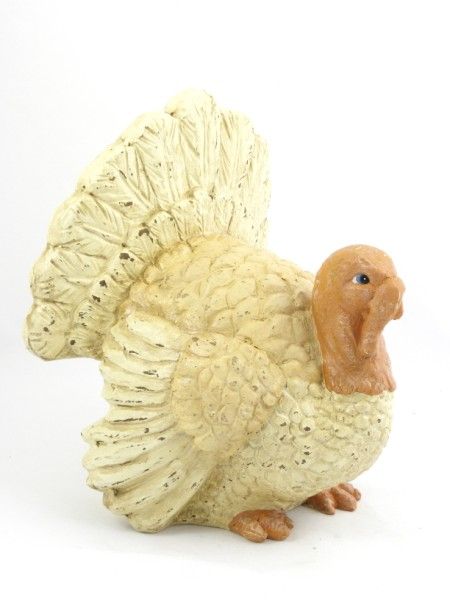 Light and natural look turkey centerpiece for your Thanksgiving .
