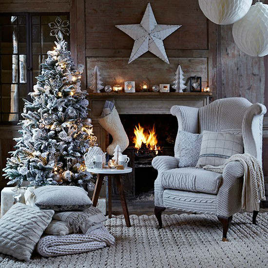 33 Best Christmas Country Living Room Decorating Ideas | Decohol