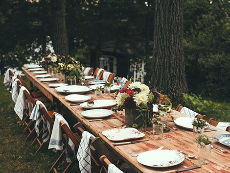 setting an outdoor dinner table | Table-setting-1 | Outdoor dinner .