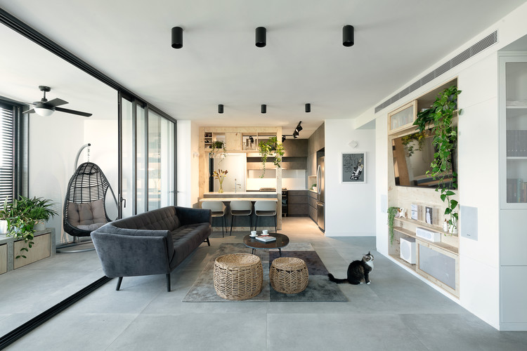 Modern Urban Apartment in Tel Aviv / Studio Perri Interior Design .