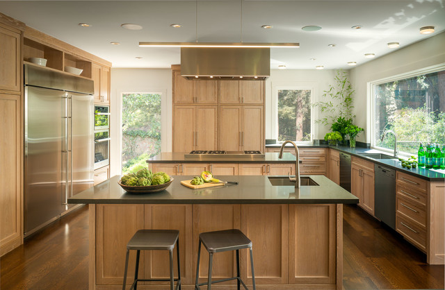 The Pros and Cons of Kitchen Islan