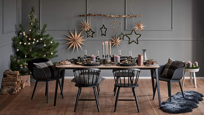 Trending Christmas Table Decor Ideas - PRETEND Magazi