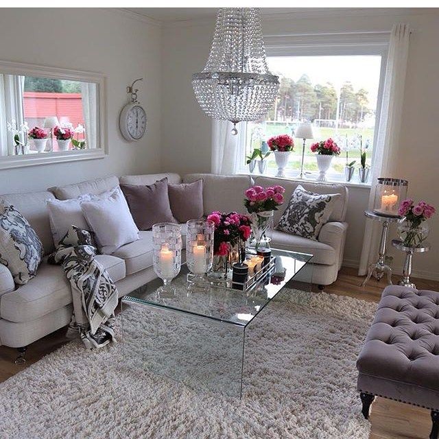 Beautiful neutral living room with a pop of color. | Romantic .