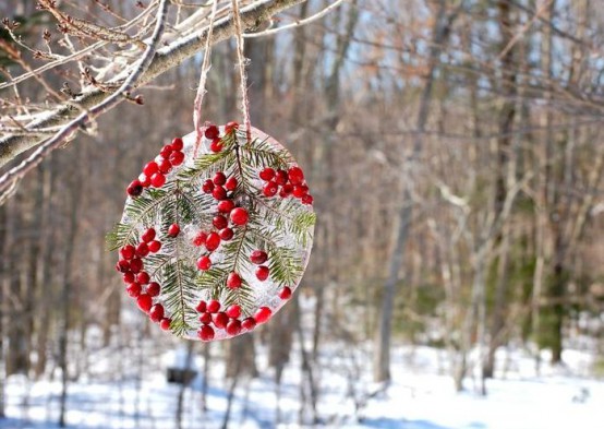 27 COZY ICE CHRISTMAS DECORATIONS FOR OUTDOORS .