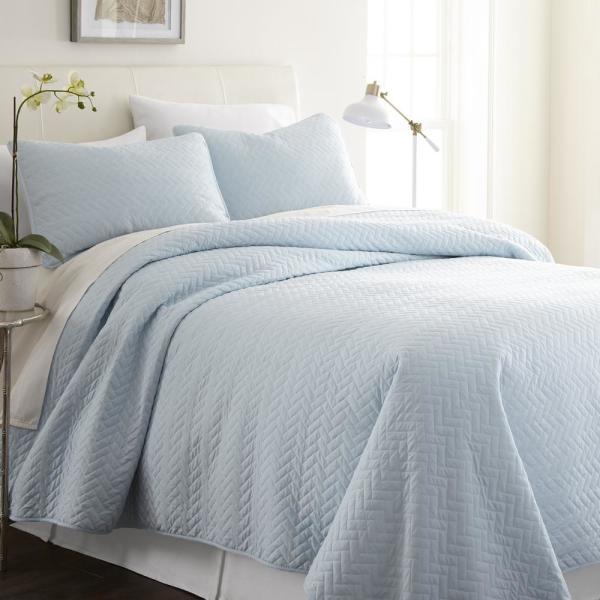 Becky Cameron Herring Pale Blue Queen Performance Quilted Coverlet .