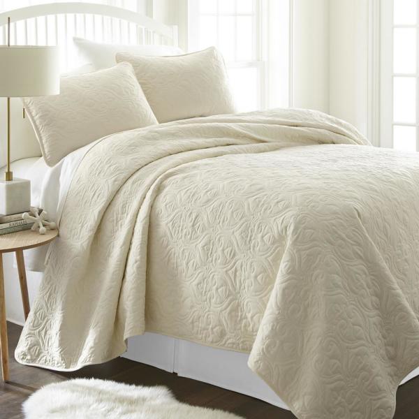 Becky Cameron Damask Ivory King Performance Quilted Coverlet Set .
