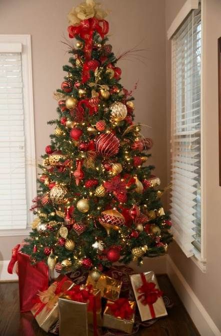 Trendy Christmas Tree Decorations Themes Gold And Red Ideas #tree .