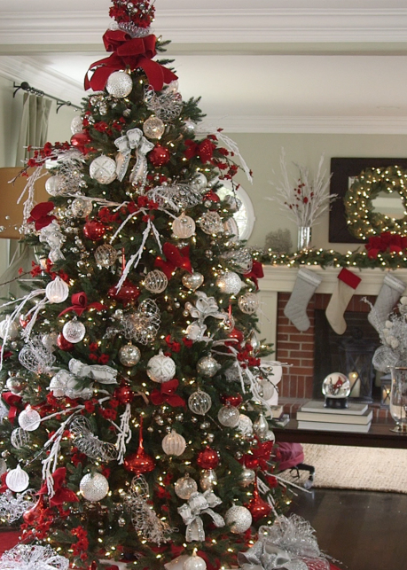 Decorate Your Christmas Tree Like a Pro With These 7 Tips .
