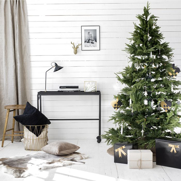 simple-and-minimalist-christmas-tree-decorations – HomeMydesi