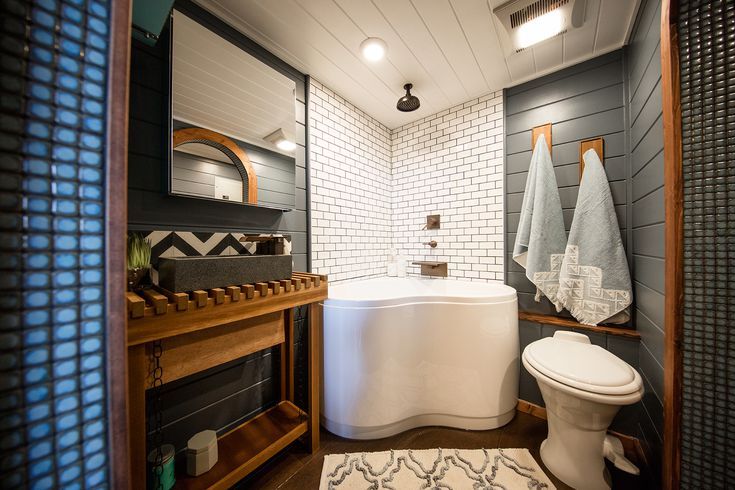 33 Small Shower Ideas for Tiny Homes and Teensy Bathrooms | Tiny .