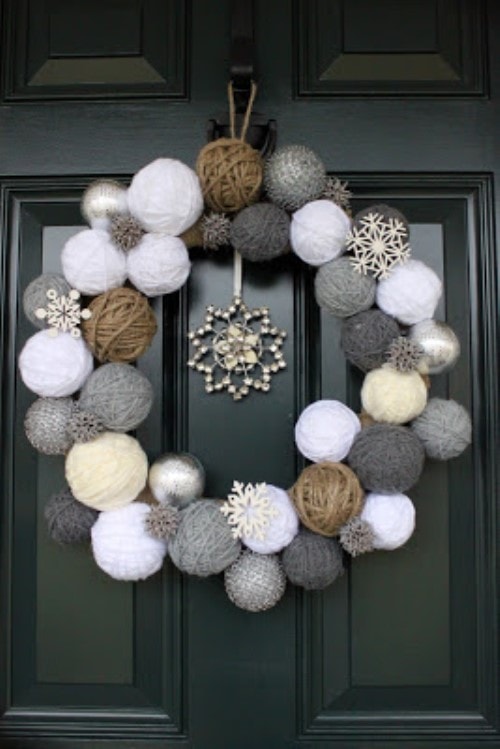 Christmas Decoration Ideas - Door Snowball Wreath - Canvas Facto