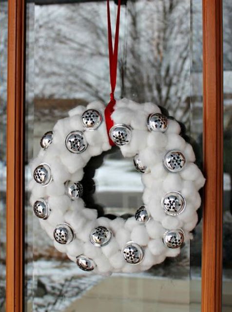 32 Cute Snowball Décor Ideas For Winter Holidays - DigsDi