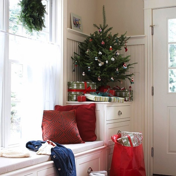 Creative Ideas for Space-Saving Christmas Trees for your Ho