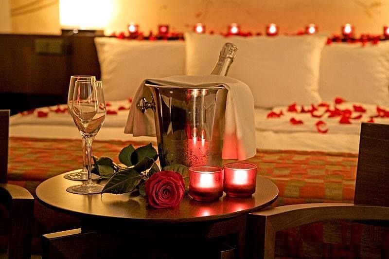 Beautiful Valentine Decoration Ideas For Restaurants | Romantic .