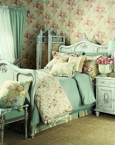 Decorating Vintage Cottage Style Interiors | Shabby chic bedrooms .