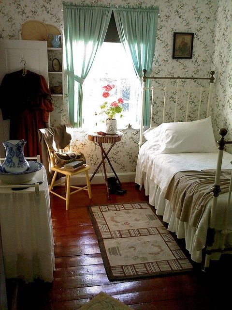 Adorable, vintage cottage bedroom | Bedroom vintage, Home, Cottage .