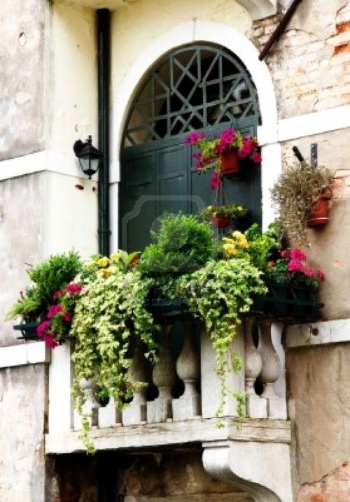 25 Cozy Balcony Decorating Ideas (With images) | Balcony flowers .