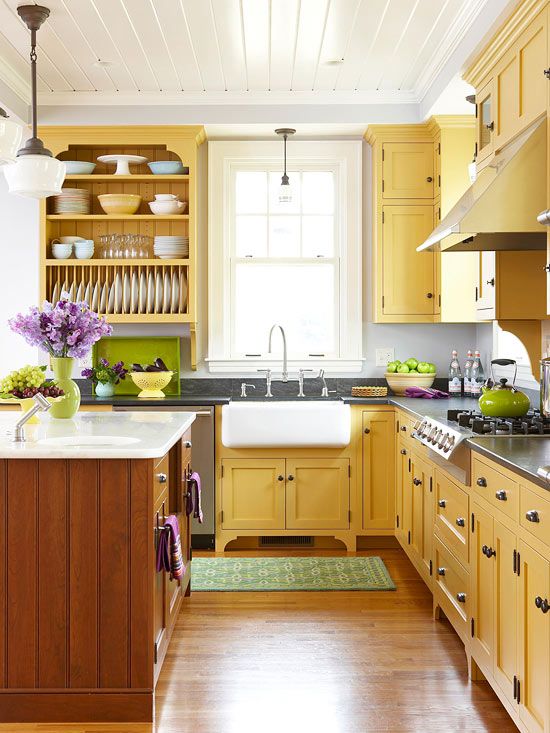 Cottage Kitchen Design and Decorating in 2020 | Cottage kitchen .