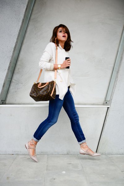 white long-sleeved shirt with buttons, jeans and pink ballerinas made of strappy leather