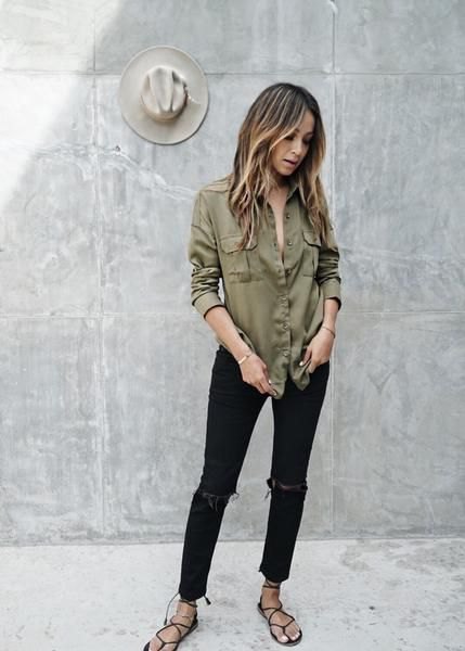 Army green boyfriend shirt with buttons and black skinny jeans
