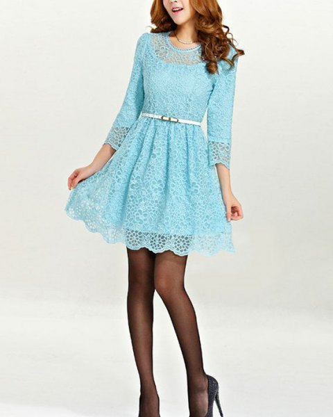Long-sleeved fit with a belt and a flared lace mini dress with stockings