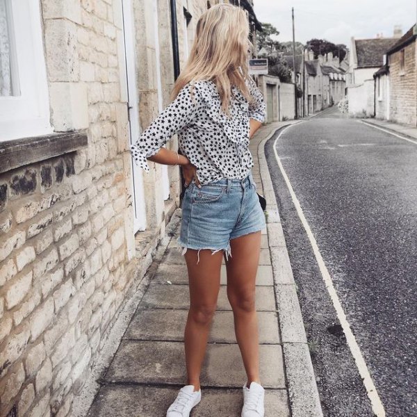 Black and white blouse with leopard print and light blue mini shorts