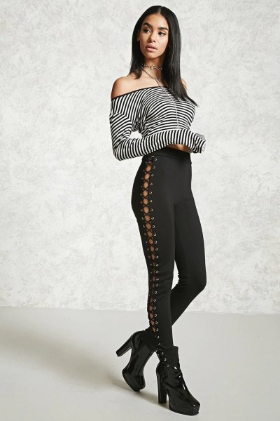 Shoulder t-shirt in black and white with towering lace-up gaiters