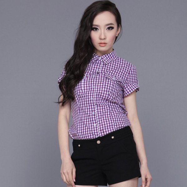 black and white checked short-sleeved shirt jeans shorts