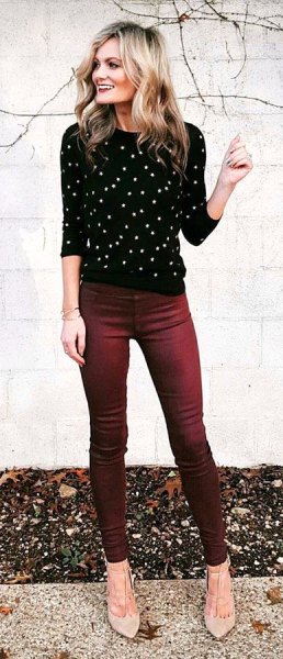 black and white polka dot sweater with round neckline, jeans and light pink heels