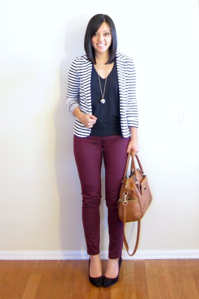 black and white striped blazer with blouse with V-neck and ballerinas