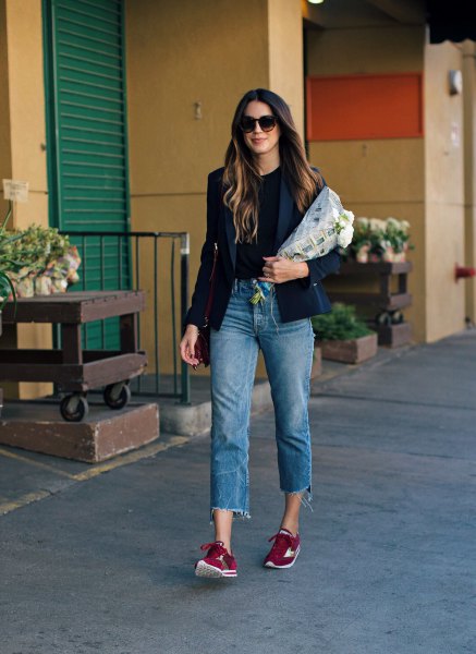 black blazer with cropped boyfriend jeans and burgundy, semi-formal sneakers
