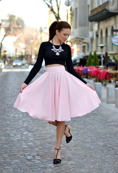 black short-cut long-sleeved T-shirt with light pink midi skirt