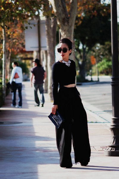 black, shortened sweater with matching trousers with wide legs