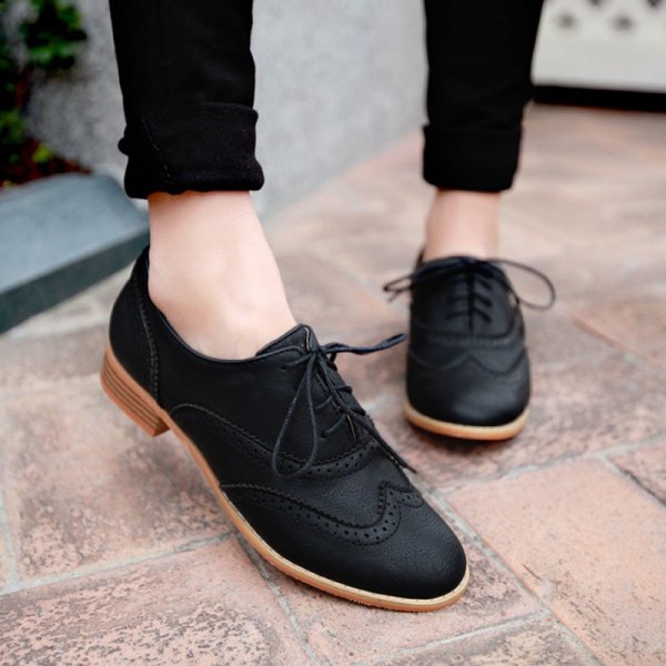 black skinny jeans with cuffs and matching suede oxford shoes