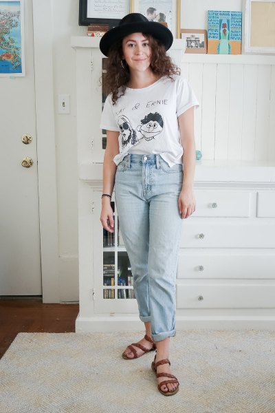 black felt hat with white graphic t-shirt and mom jeans
