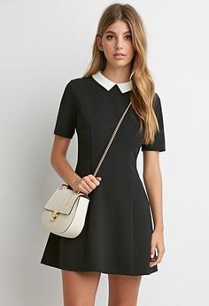 Mini dress with black fit and flared collar and white leather handbag