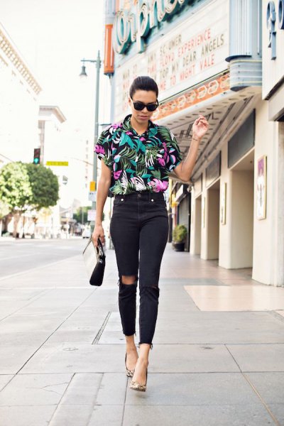 black aloha shirt with floral pattern and high-cut skinny jeans