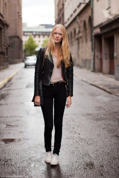 black leather jacket with light pink T-shirt and skinny jeans