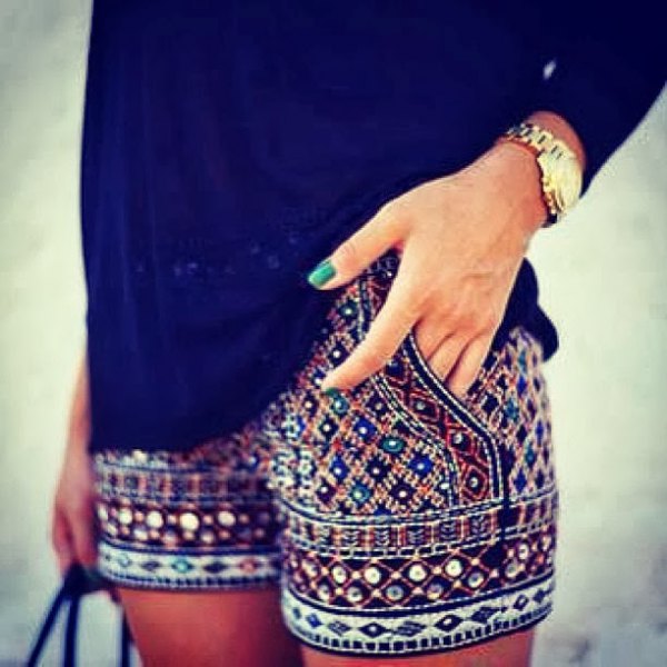 black long-sleeved stone blouse embroidered shorts