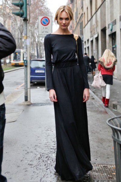 black maxi dress made of long-sleeved jersey