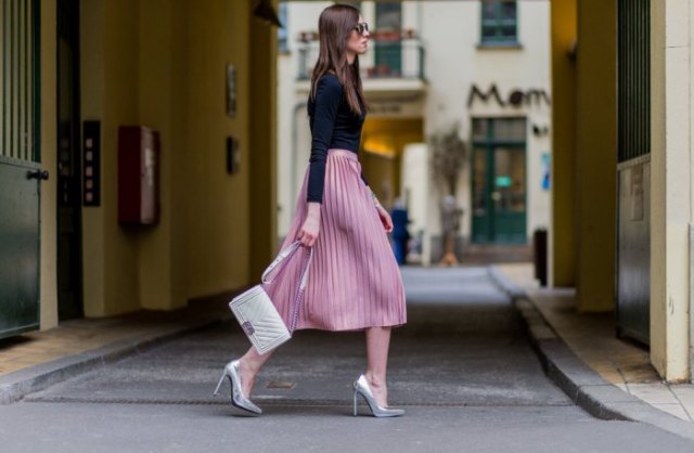 black long-sleeved T-shirt with pink pleated midi skirt
