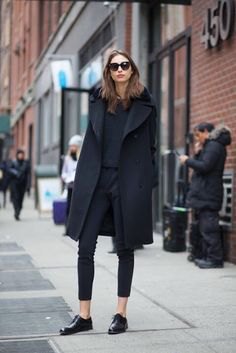 black long wool coat with skinny jeans and buckskin shoes
