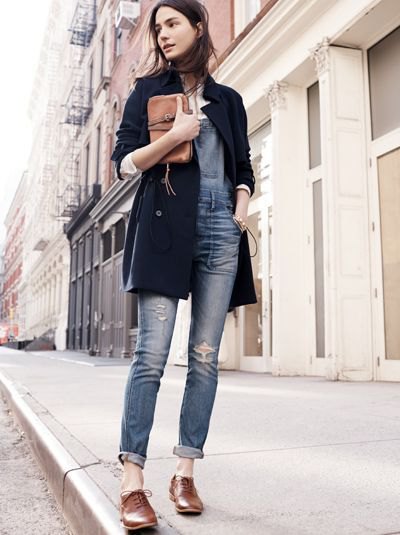 black longline blazer with gray-blue skinny jeans with cuffs and brown oxford shoes