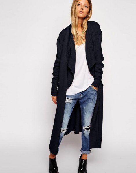 black maxi cardigan with white t-shirt and torn boyfriend jeans