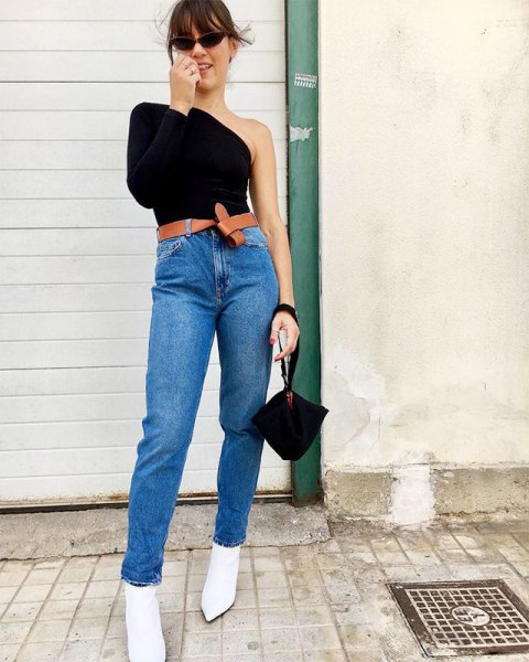 black long sleeve t-shirt with one shoulder, mom jeans and white mini boots