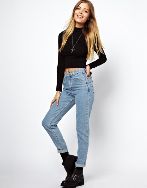 cropped jeans boots with black sleeves and short sleeves