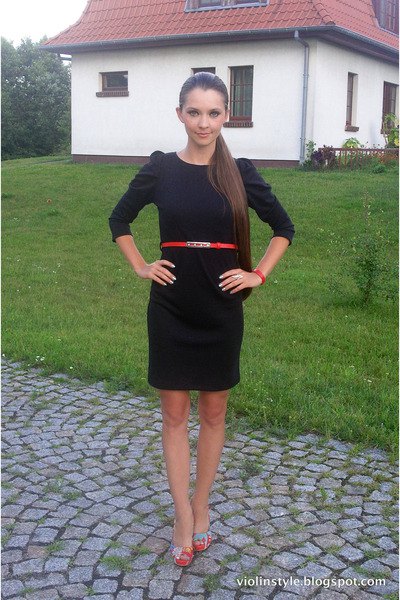 black knee-length dress with three-quarter sleeves and belt