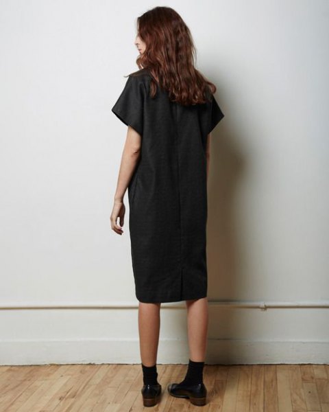 black tunic dress with crew socks oxford shoes