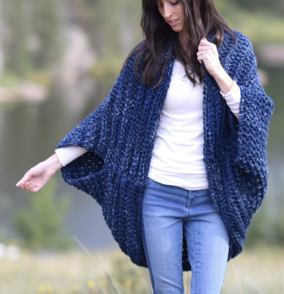 blue blanket cardigan with mom jeans