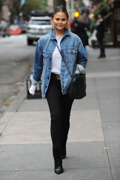 blue denim autumn jacket with white T-shirt and black skinny jeans